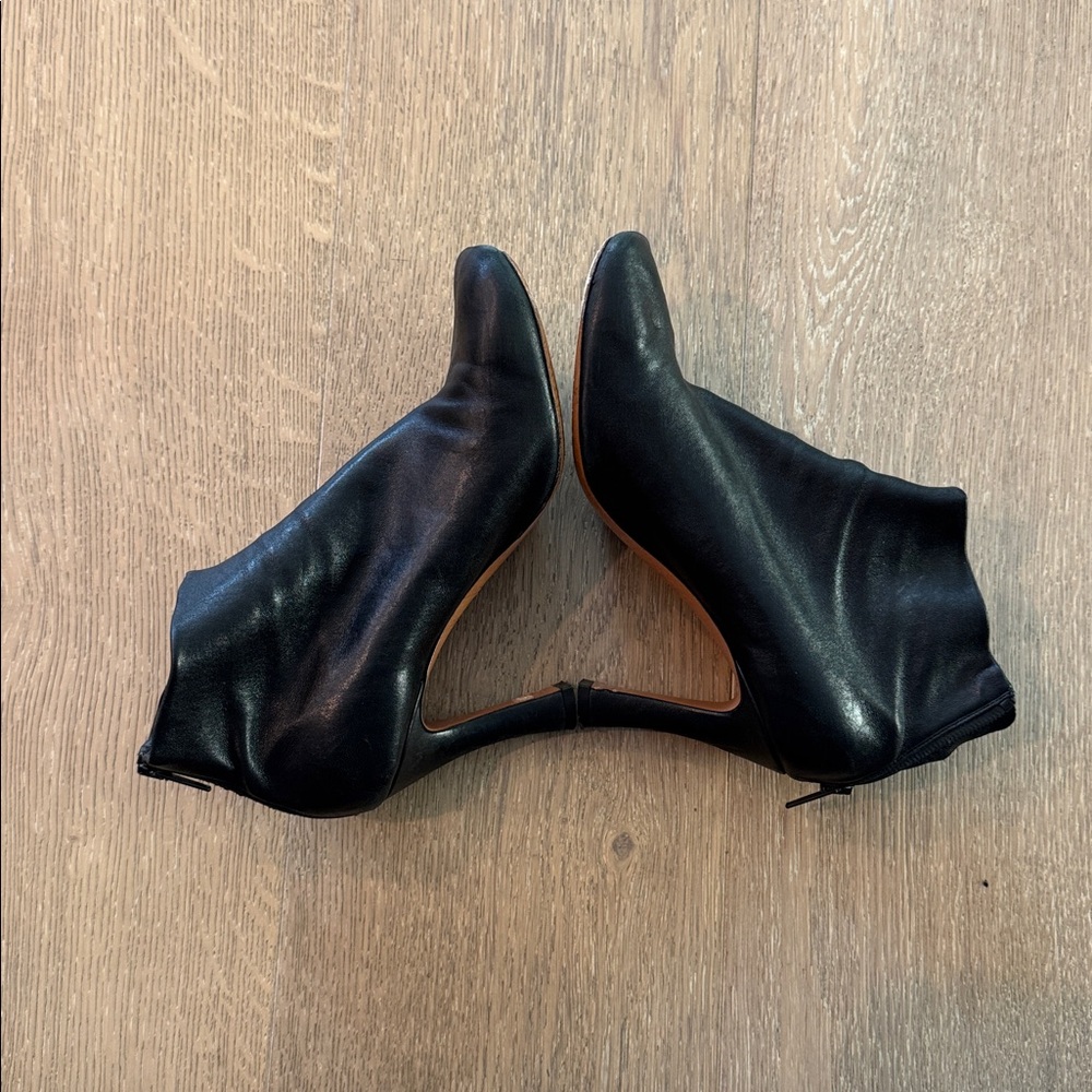 Beautiful iconic Celine shoes heel boots size 8